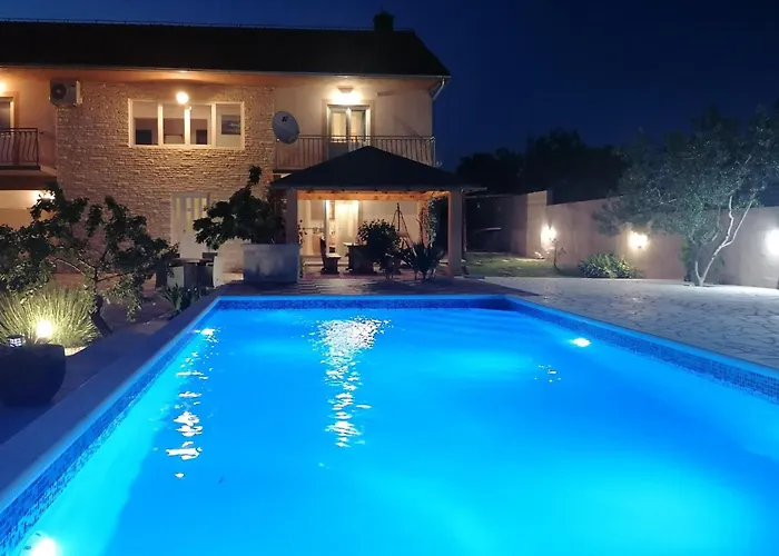 4 Bedroom Gorgeous In Lisicic * Lisicici