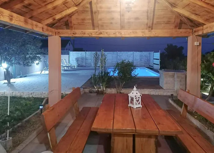 4 Bedroom Gorgeous In Lisicic * Lisicici