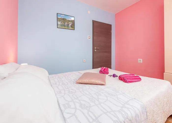 4 Bedroom Gorgeous In Lisicic Σπίτι διακοπών Lisicici