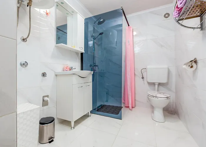 Σπίτι διακοπών 4 Bedroom Gorgeous In Lisicic Lisicici