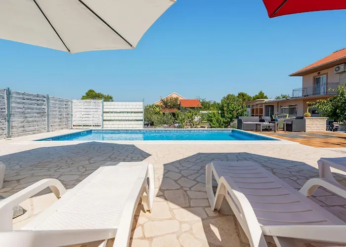 Σπίτι διακοπών 4 Bedroom Gorgeous In Lisicic Lisicici