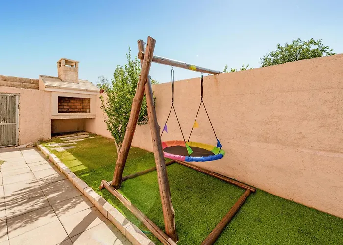 4 Bedroom Gorgeous In Lisicic