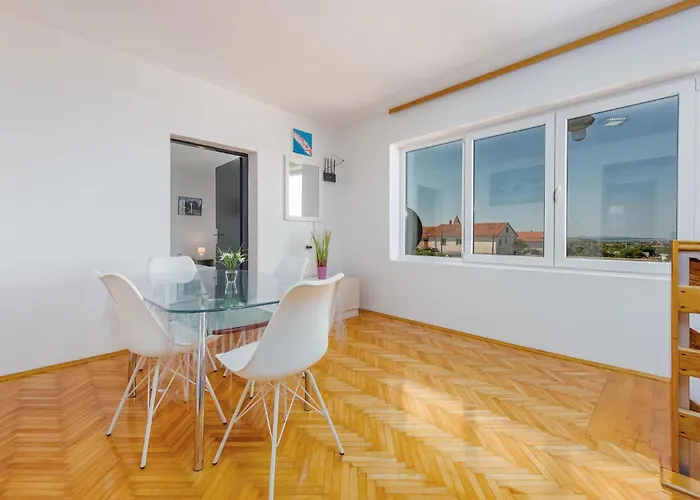 4 Bedroom Gorgeous In Lisicic Lisicici