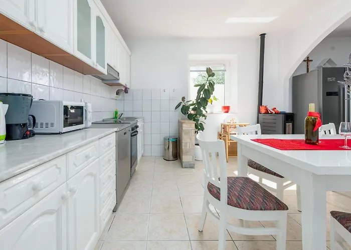 4 Bedroom Gorgeous In Lisicic Σπίτι διακοπών *