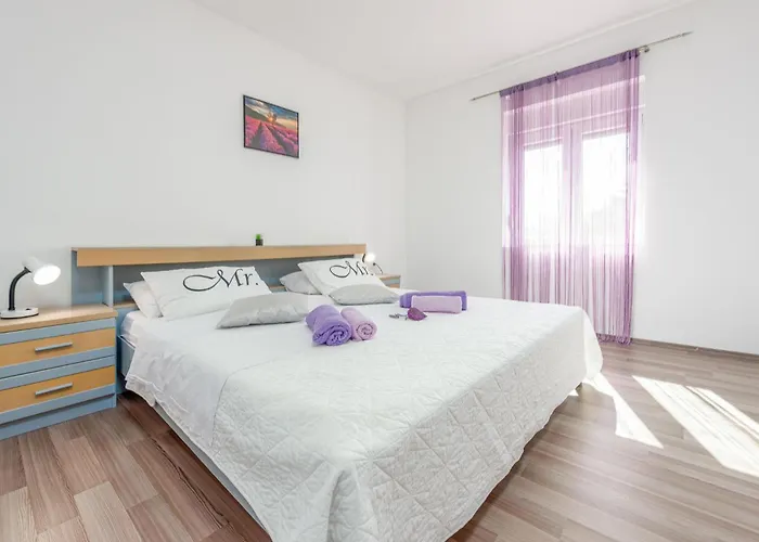 4 Bedroom Gorgeous In Lisicic Σπίτι διακοπών *