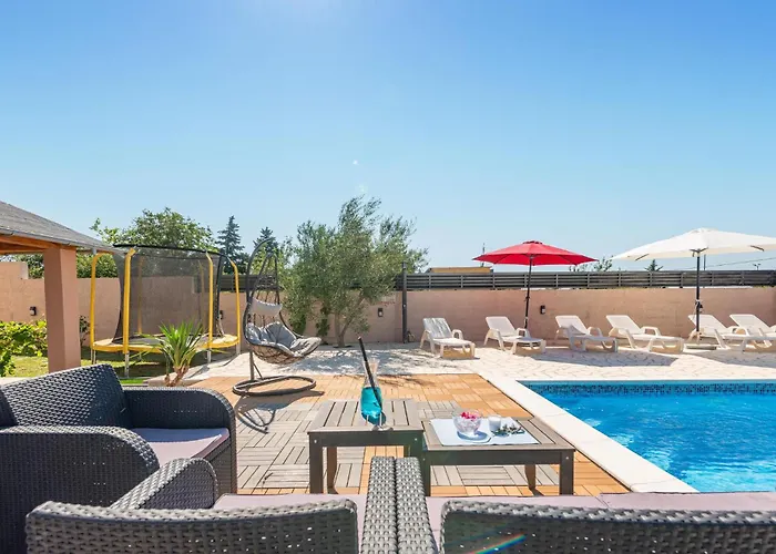 4 Bedroom Gorgeous In Lisicic * Lisicici