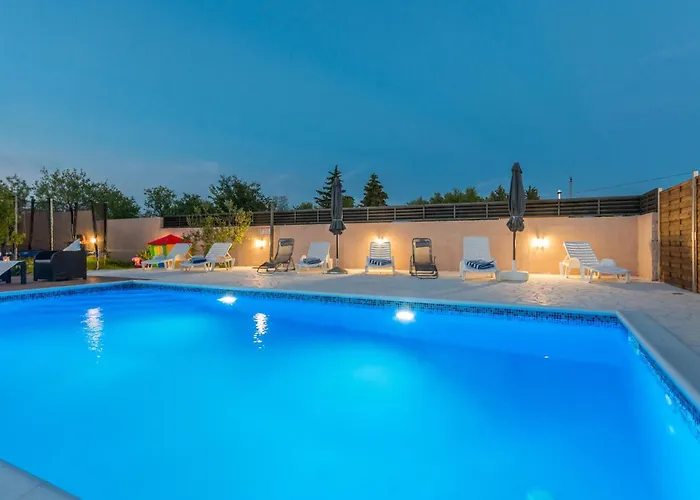 Σπίτι διακοπών 4 Bedroom Gorgeous In Lisicic