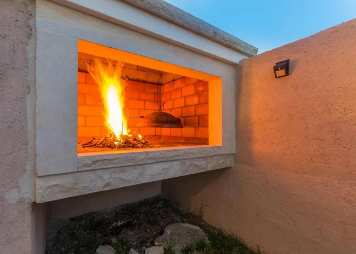 4 Bedroom Gorgeous In Lisicic *