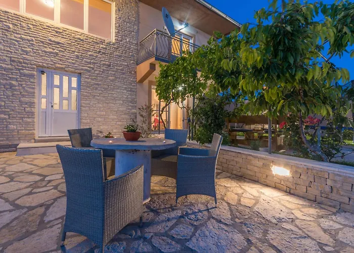 4 Bedroom Gorgeous In Lisicic