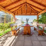 Vikendica 4 Bedroom Gorgeous In Lisicic