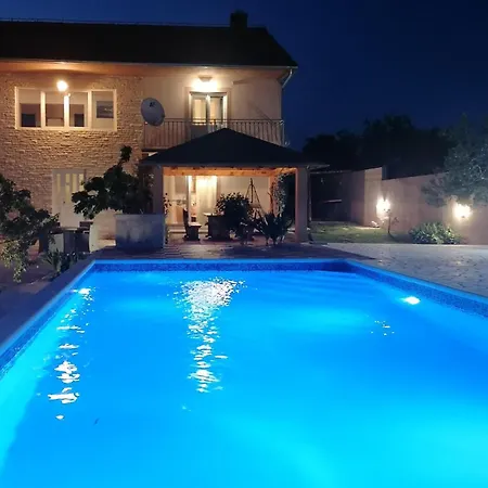 Amazing In Lisicic With Outdoor Swimming Pool * Lisicici
