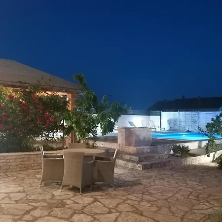 Holiday home Amazing In Lisicic With Outdoor Swimming Pool *