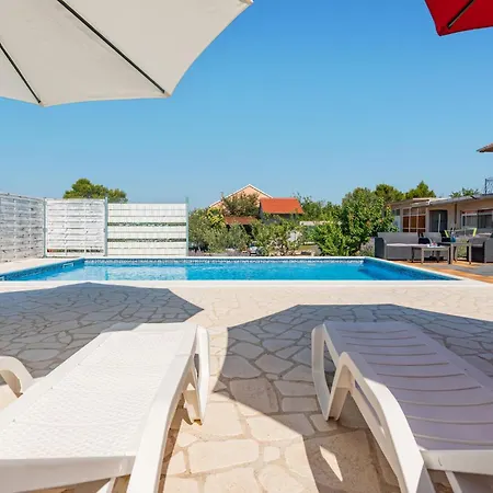 Holiday home Amazing In Lisicic With Outdoor Swimming Pool Lisicici