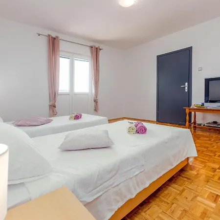 Holiday home Amazing In Lisicic With Outdoor Swimming Pool *