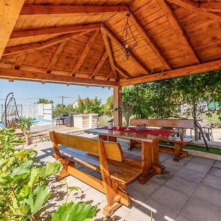 Holiday home Amazing In Lisicic With Outdoor Swimming Pool Lisicici