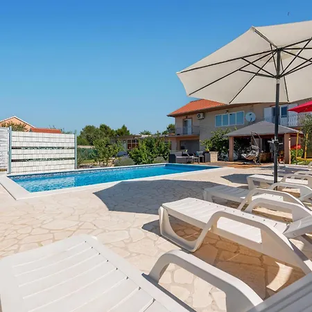Holiday home Amazing In Lisicic With Outdoor Swimming Pool