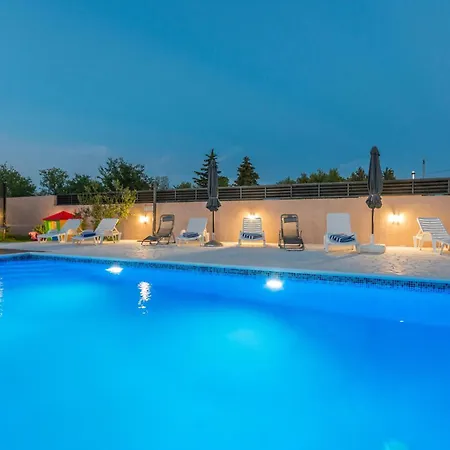 Holiday home Amazing In Lisicic With Outdoor Swimming Pool