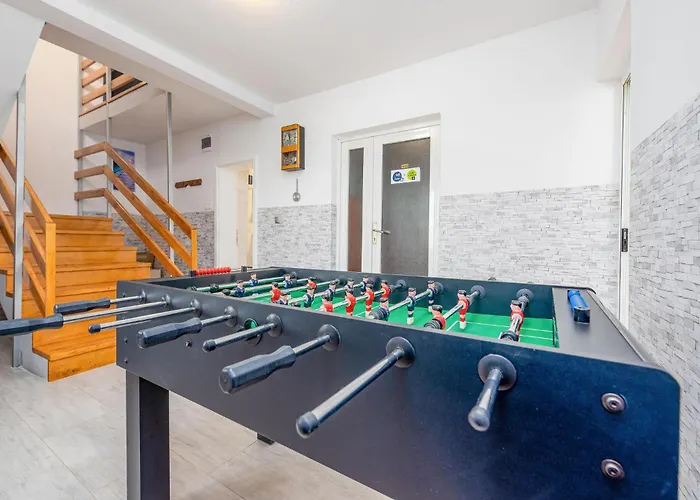 4 Bedroom Gorgeous In Lisicic *