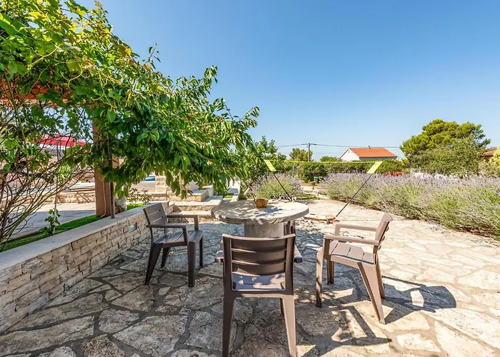 펜션 4 Bedroom Gorgeous In Lisicic