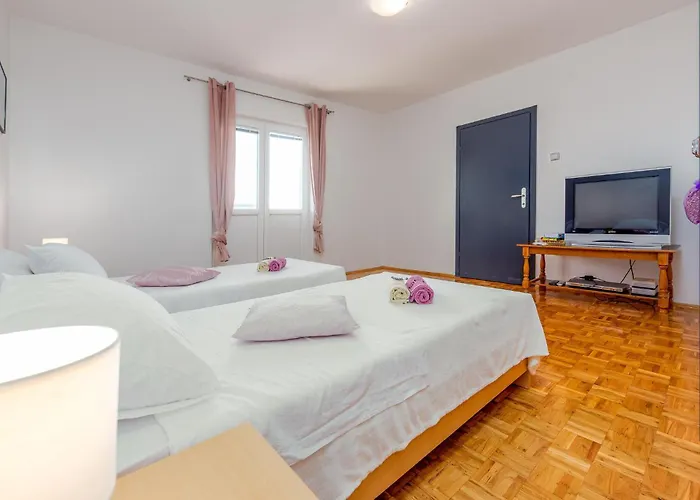 펜션 4 Bedroom Gorgeous In Lisicic *