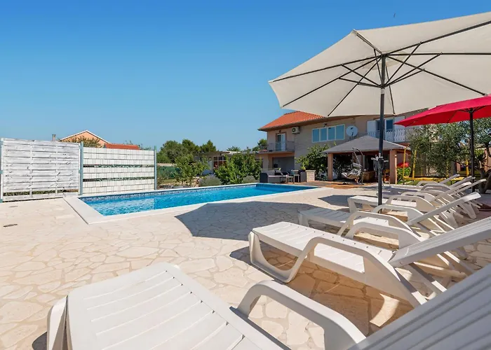 펜션 4 Bedroom Gorgeous In Lisicic