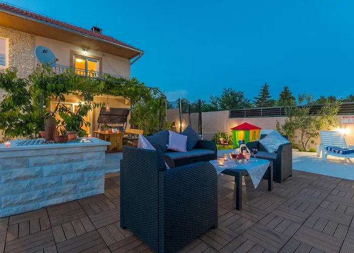 4 Bedroom Gorgeous In Lisicic * Lisicici